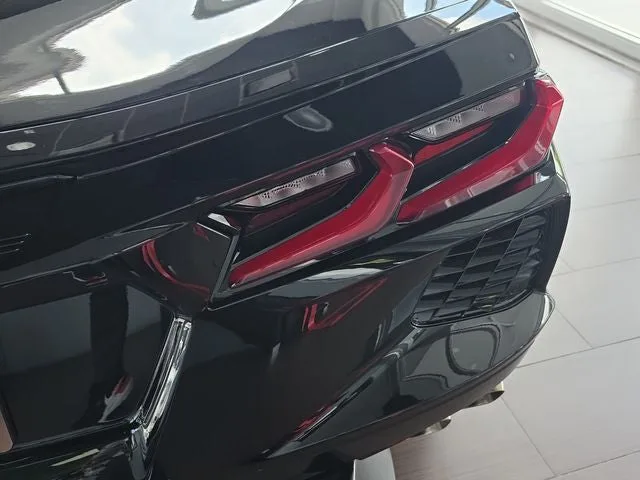 2025 Chevrolet Corvette Stingray 2LT photo 8