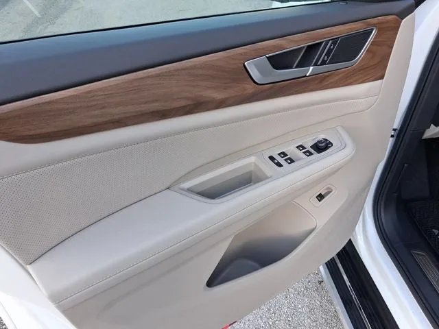 2026 Volkswagen Atlas 2.0T SE w/Technology photo 14
