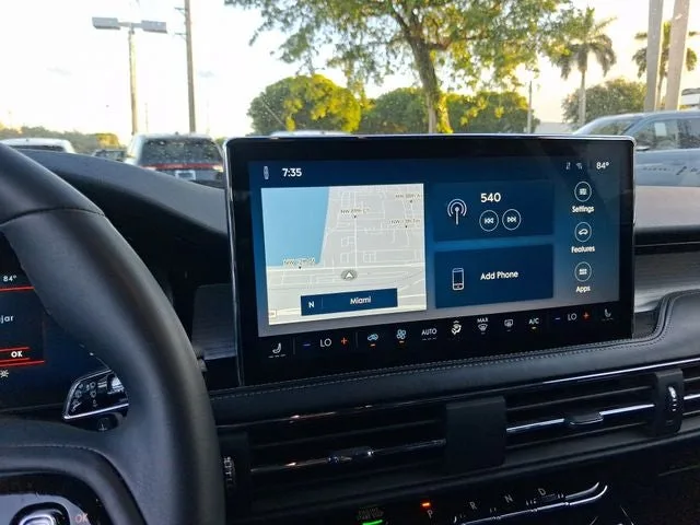 2023 Lincoln Corsair Standard photo 19