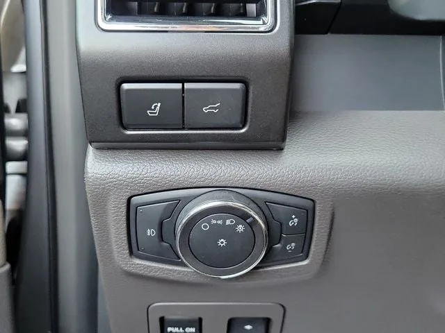 2018 Ford Expedition Limited photo 11
