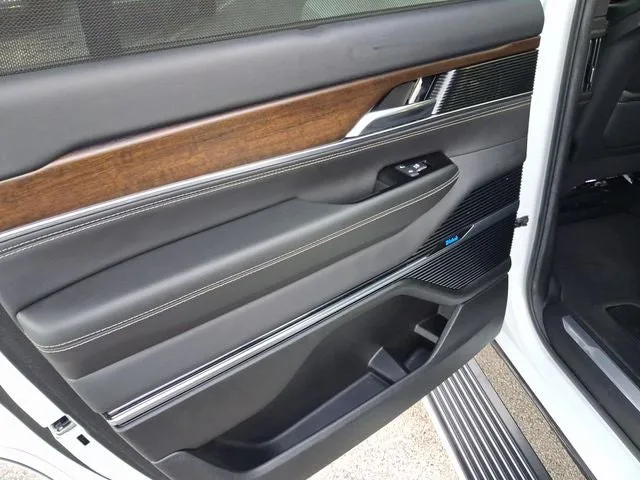 2022 Jeep Grand Wagoneer Series I photo 10