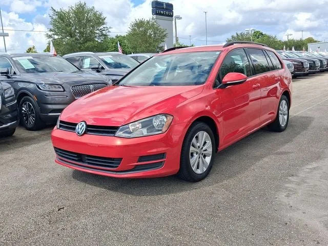 2017 Volkswagen Golf SportWagen S 4Motion photo 2