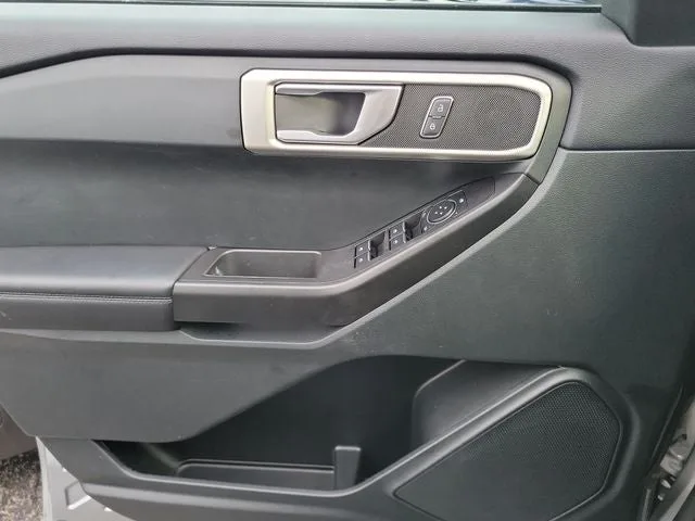 2023 Ford Explorer Base photo 12