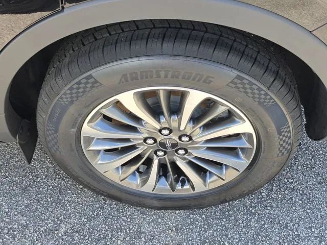 2023 Lincoln Nautilus Standard photo 5