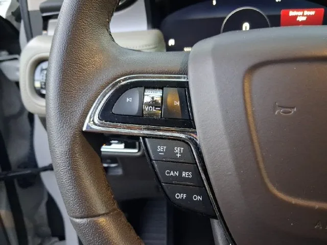 2023 Lincoln Nautilus Standard photo 16
