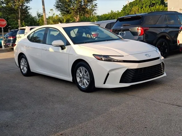 2025 Toyota Camry SE photo 22