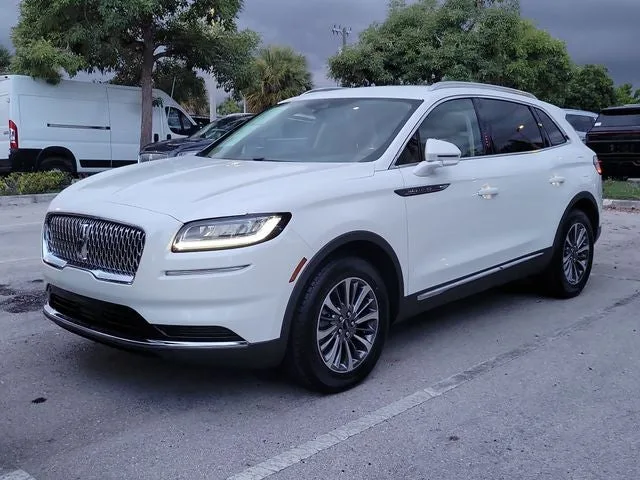 2022 Lincoln Nautilus Standard photo 2