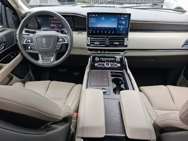 2023 Lincoln Navigator L Reserve photo 7