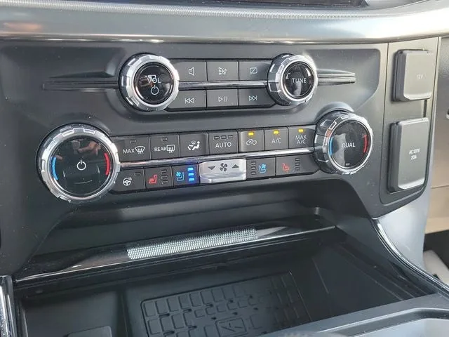 2024 Ford F-150 Lariat photo 29