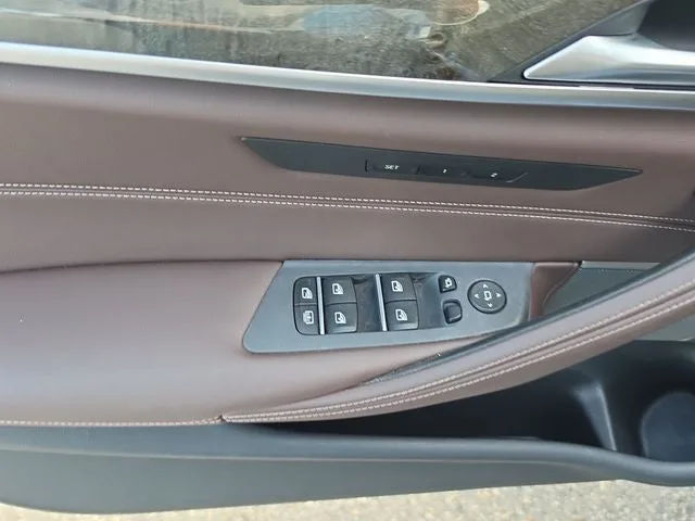 2023 BMW 5 Series M550i xDrive photo 12