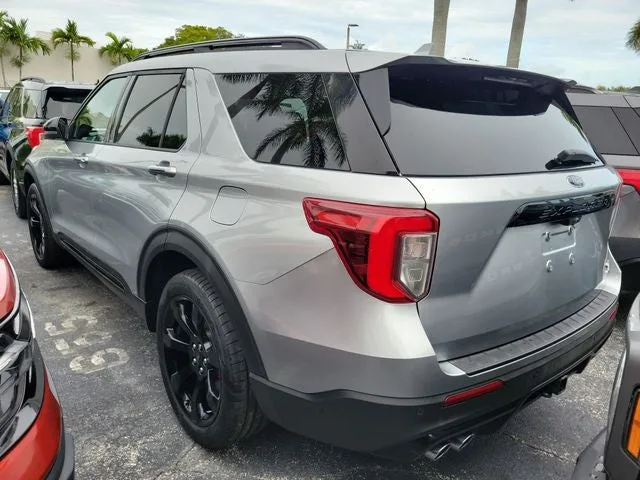 2020 Ford Explorer ST photo 4