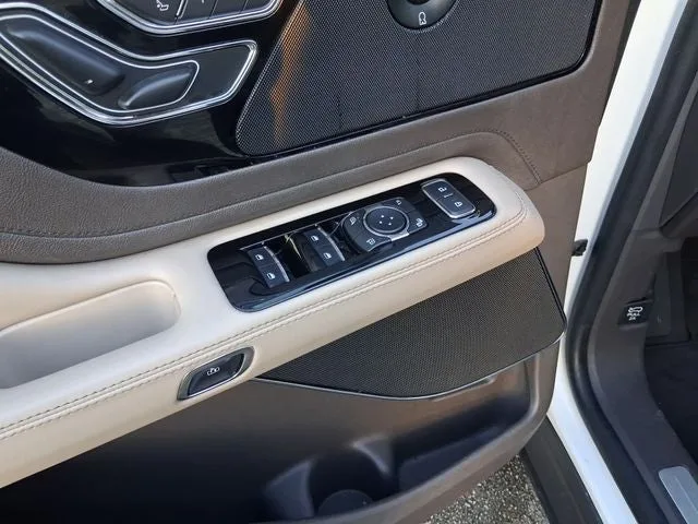 2022 Lincoln Aviator Reserve Premium photo 15