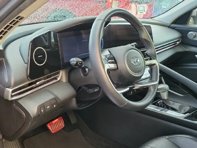 2022 Hyundai Elantra Limited photo 8