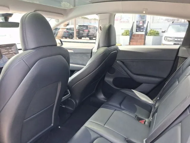 2025 Tesla Model Y Long Range photo 5