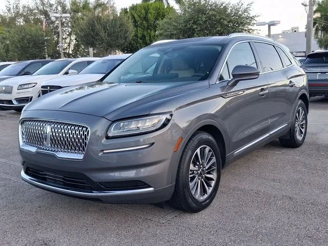 2023 Lincoln Nautilus Standard photo 2