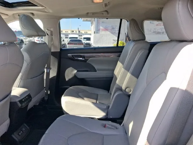 2021 Toyota Highlander Limited photo 6
