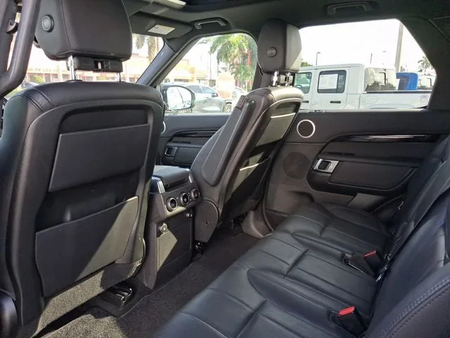 2020 Land Rover Discovery SE photo 5