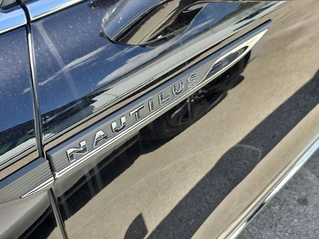 2023 Lincoln Nautilus Standard photo 7
