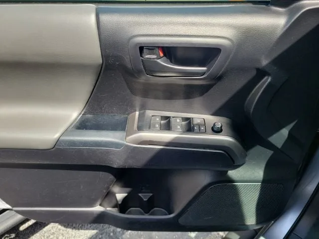 2021 Toyota Tacoma SR5 V6 photo 17
