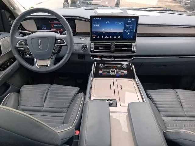 2022 Lincoln Navigator L Black Label photo 7