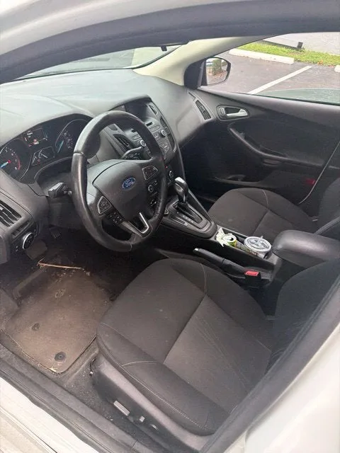 2016 Ford Focus SE photo 5