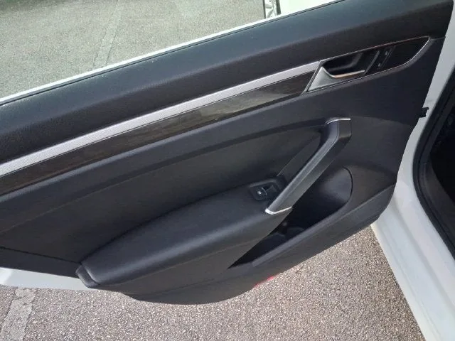 2017 Volkswagen Passat 1.8T SE photo 9