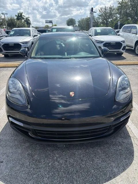 2018 Porsche Panamera Base photo 2