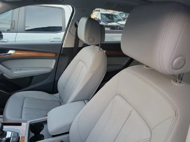 2025 Audi Q5 40 Premium quattro photo 9