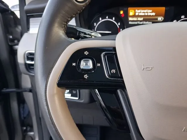 2021 Lincoln Corsair Standard photo 18