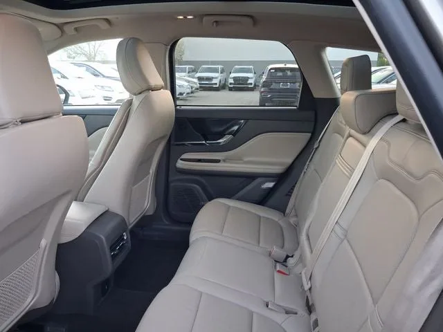 2021 Lincoln Corsair Standard photo 6