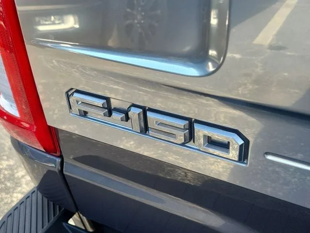 2023 Ford F-150 Platinum photo 5