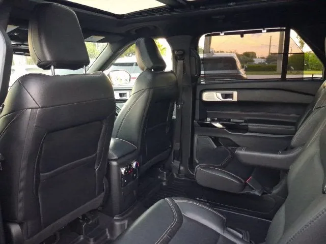 2022 Ford Explorer ST photo 5