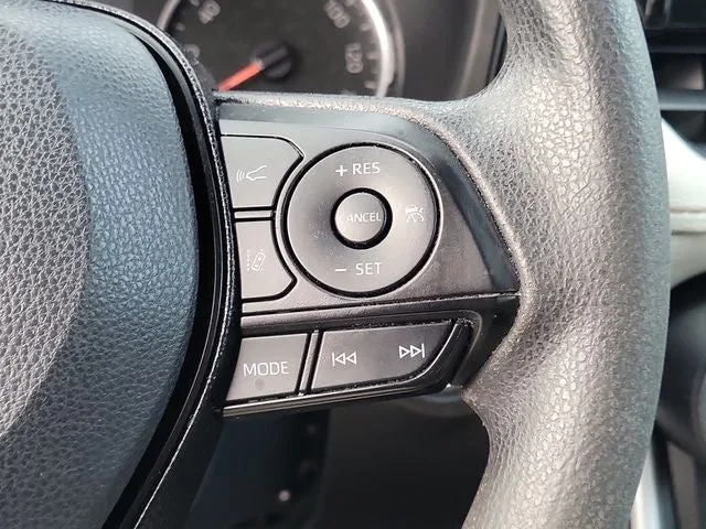 2020 Toyota RAV4 XLE photo 21