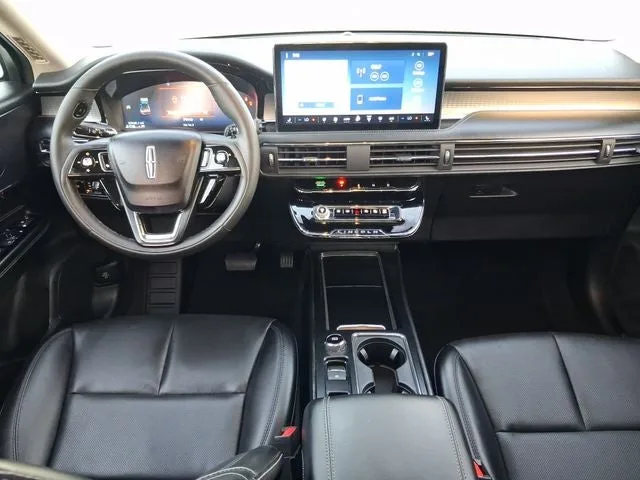 2023 Lincoln Corsair Standard photo 7