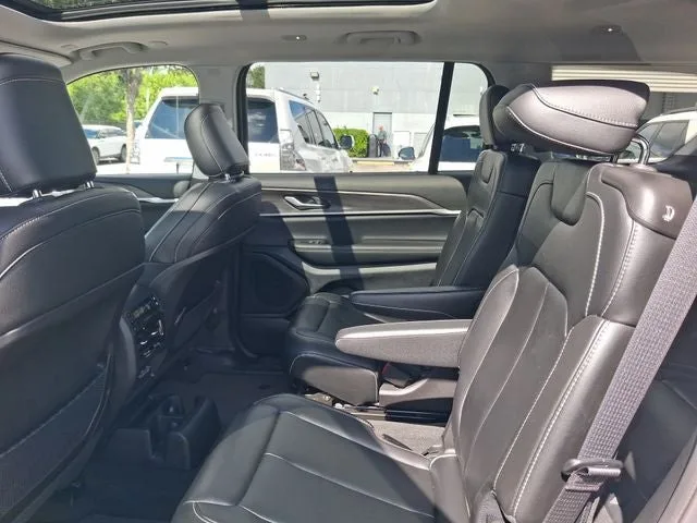 2024 Jeep Grand Cherokee L Limited photo 6