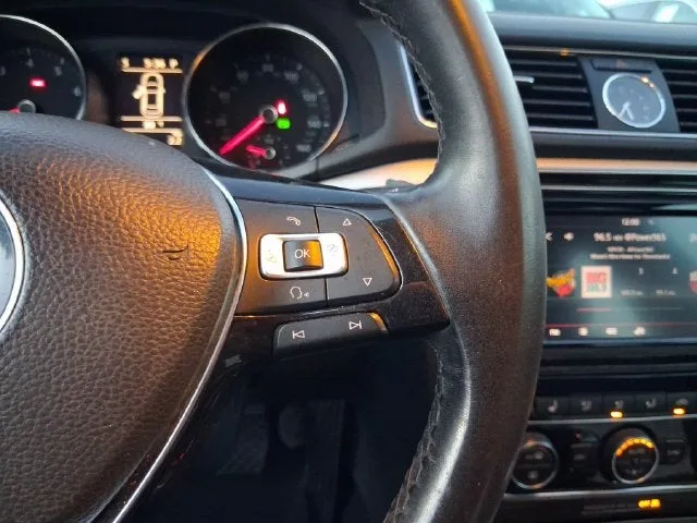 2017 Volkswagen Passat 1.8T SE photo 17