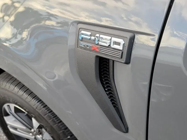 2021 Ford F-150 XL photo 3
