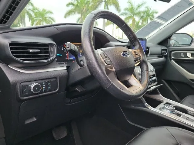 2022 Ford Explorer XLT photo 6