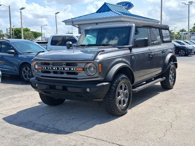 2022 Ford Bronco Big Bend photo 2