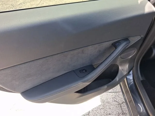 2025 Tesla Model Y Long Range photo 9