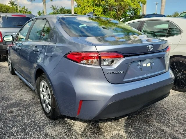 2025 Toyota Corolla LE photo 4