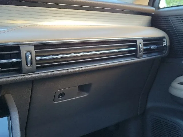 2022 Lincoln Corsair Standard photo 30