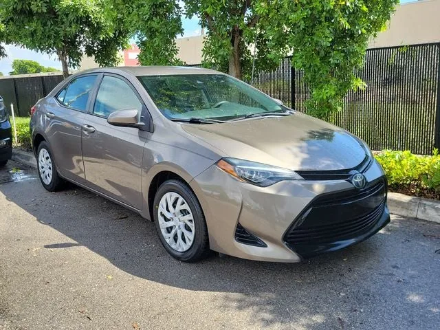 2018 Toyota Corolla LE photo 2