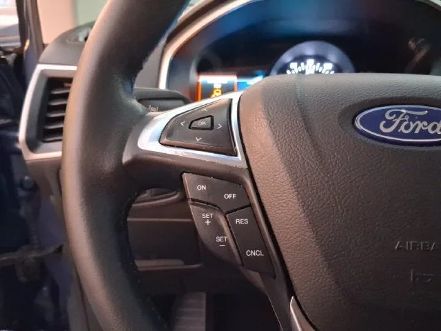 2019 Ford Edge SEL photo 16