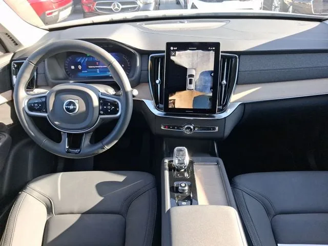 2026 Volvo XC90 B5 Plus photo 7