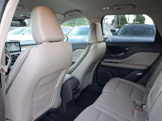 2022 Lincoln Corsair Standard photo 5