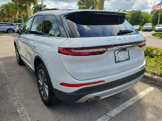 2025 Lincoln Corsair Premiere photo 4