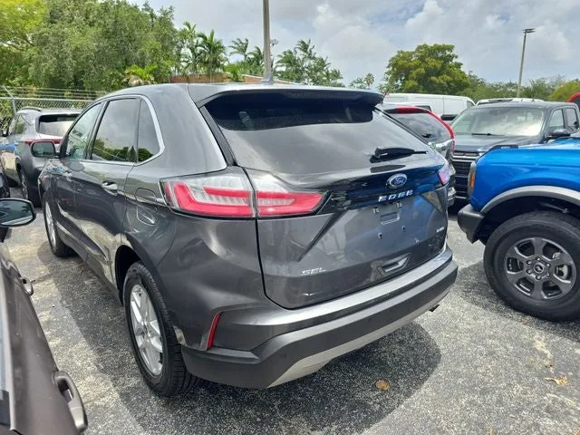 2022 Ford Edge SEL photo 4