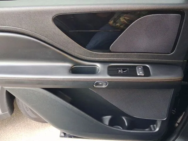 2023 Lincoln Aviator Standard Premium photo 9