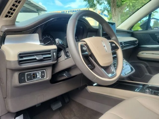2022 Lincoln Corsair Standard photo 10